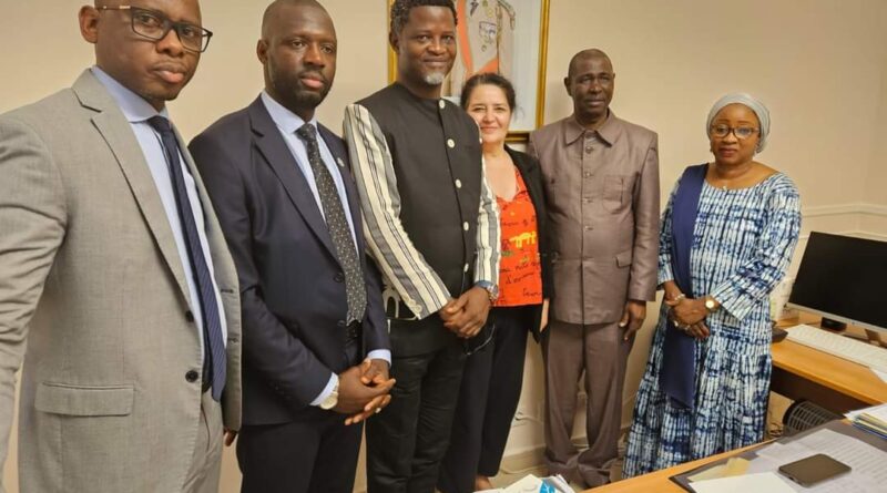 A la conquête du monde, le DG Noël Lamah rend visite à la chancellerie de Guinée en Italie