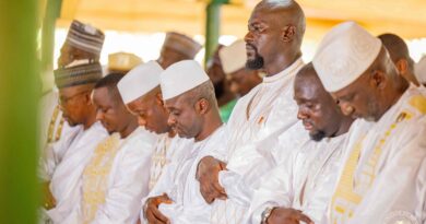 Aïd el-Kebir à kankan : Mamadi Doumbouya accomplit ses obligations religieuses à la grande mosquée