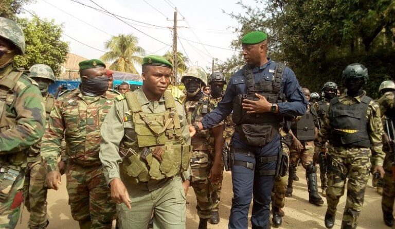 Général Sadiba Koulibaly à la barre: » Je n’ai jamais détenu illégalement une arme. Je n’ai jamais déserté à l’étranger.. »